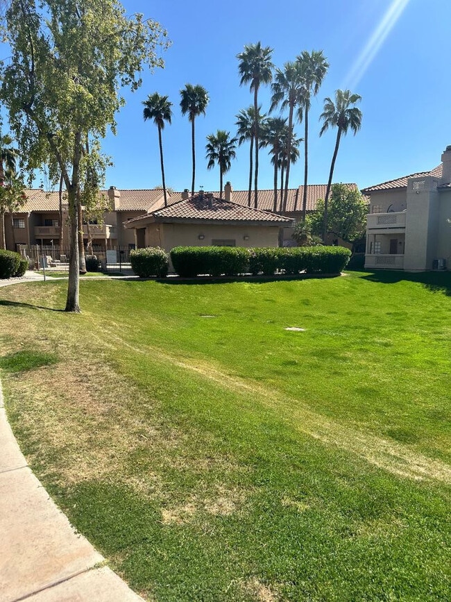 Building Photo - 930 N Mesa Dr