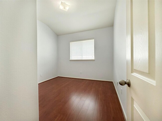 Building Photo - 2910 Lemmingham Dr
