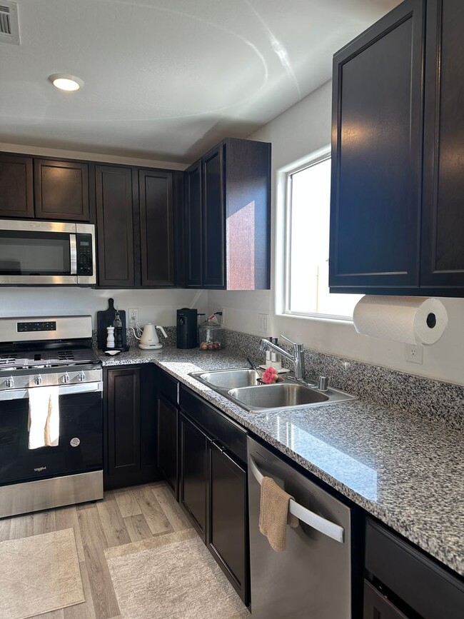 Building Photo - Beautiful Las Vegas Home!