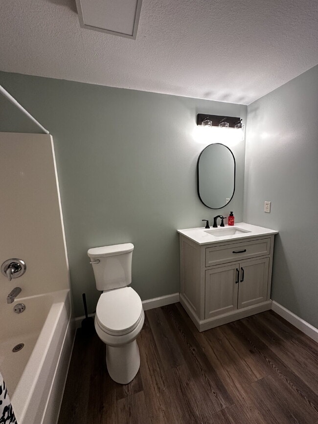 Building Photo - "Charming 4-Bedroom Haven with 3 Baths on 44th Street – A Spacious 2274 Sq. Ft. Retreat in Wichita!"