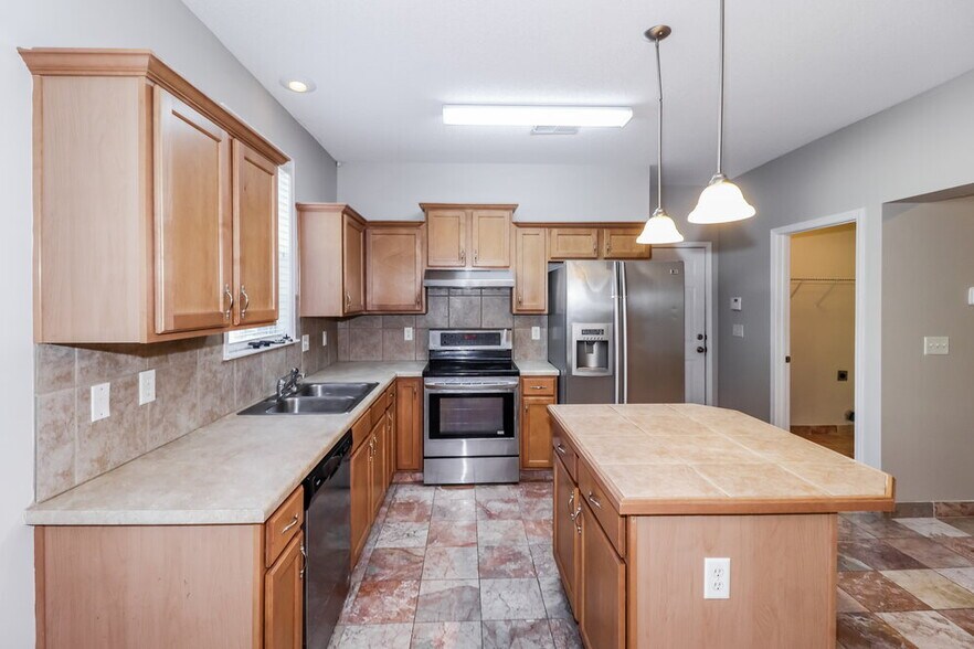Building Photo - 12254 Longleaf Oak Trail