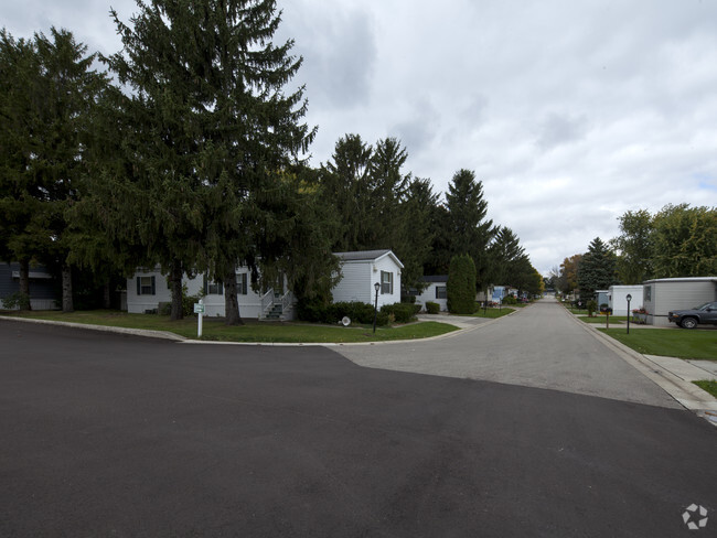 Building Photo - Rainbow Lake Manor