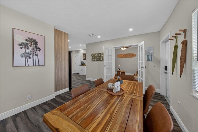 Building Photo - 540 NE 59th Ct