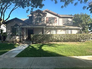 Building Photo - Spacious 4 Bedroom Corner Lot in Brentwood!