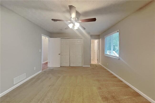 Building Photo - 1860 Lamplighter Way
