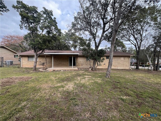 Building Photo - 801 Timber Dr