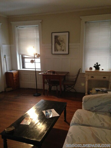 Building Photo - 1247 Beacon St