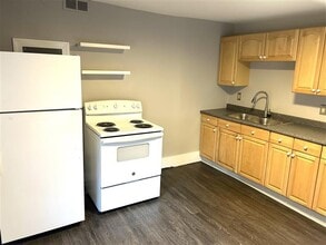 Building Photo - 33 Putnam St