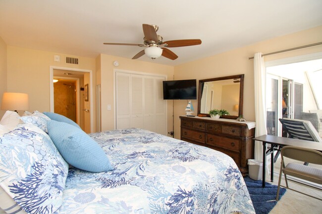 Building Photo - ** 2/2 ON THE BEACH CONDO WITH SPECTACULAR...