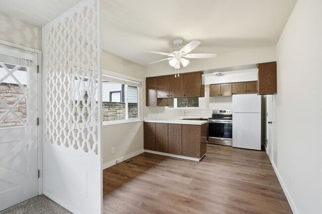 Building Photo - Duplex with 1.5 Bath and One Car Garage