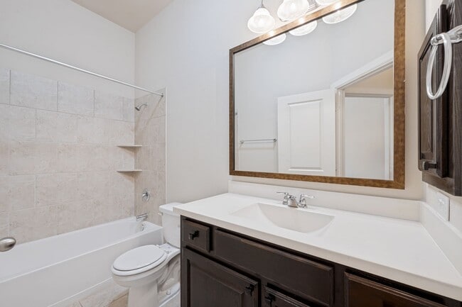 Building Photo - Beautiful 2-Bedroom + Study Home in the Highly Desirable Viridian Community!