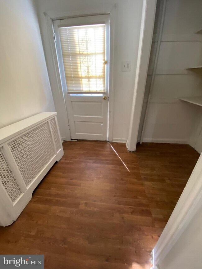 Building Photo - 320 W Somerville Ave