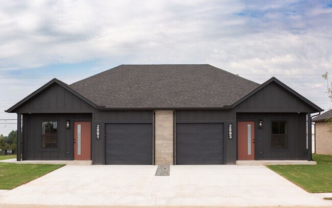Building Photo - Glenhaven Townhomes