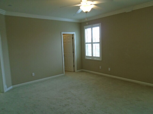 Building Photo - BEAUTIFUL 2 STORY IN WEST ROSEVILLE! 4 BEDROOM, 3 BATH, 3 CAR GARAGE, WITH LOW MAINTENANCE YARD!