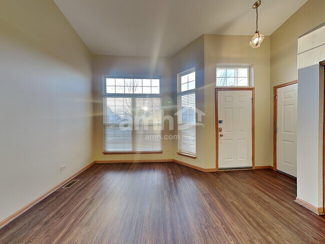 Building Photo - 1910 Prairie Ridge Dr