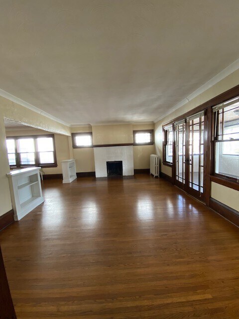 Living - 1131 Lincoln Ave