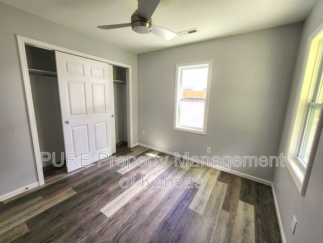 Building Photo - 2617 SW Eveningside Dr