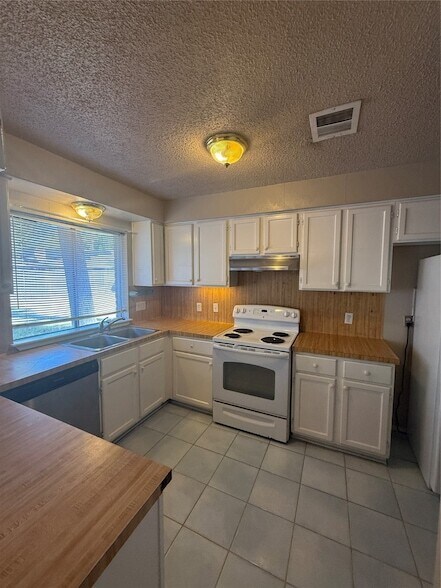 Building Photo - 5207 Sweetwind Ln