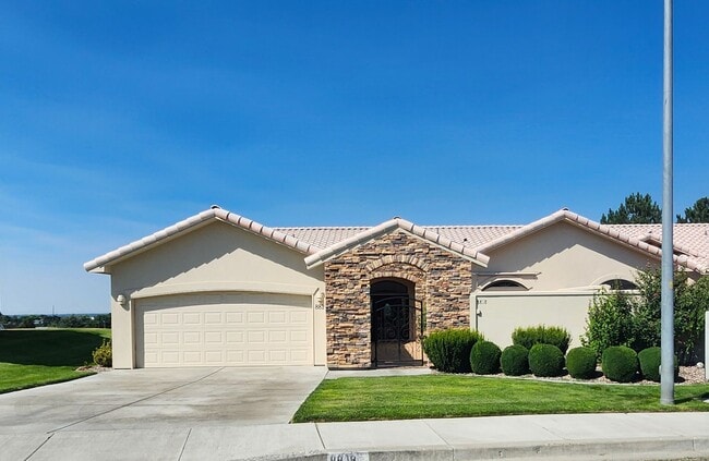 Primary Photo - Tuscan-Style Townhome for Rent – Prime Ken...