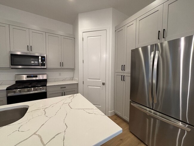 Building Photo - SPACIOUS PATIO HOME FOR RENT!