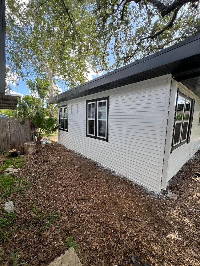 Building Photo - FOR RENT – 3 Bed / 1 Bath Home in San Anto...