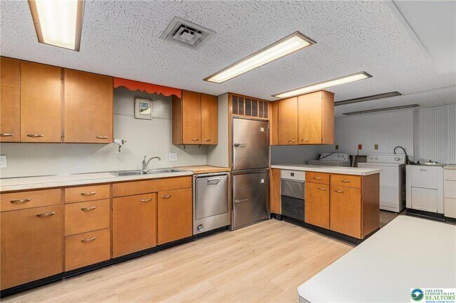 Building Photo - 2824 College Dr