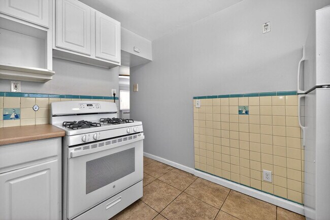 Building Photo - 2802 Digby Ave