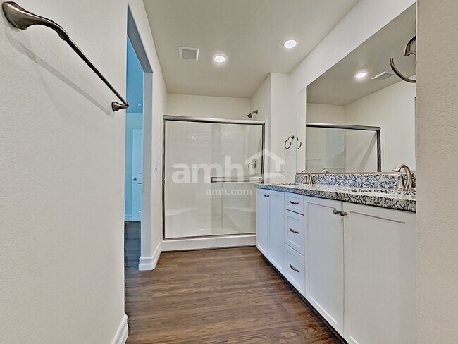Building Photo - 10474 Marias St