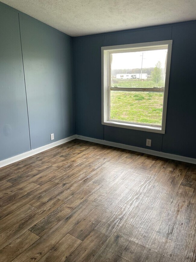 Building Photo - 4 bedroom, 2 bath doublewide trailer