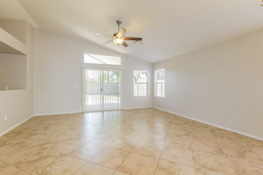 Building Photo - 10435 W Medlock Dr