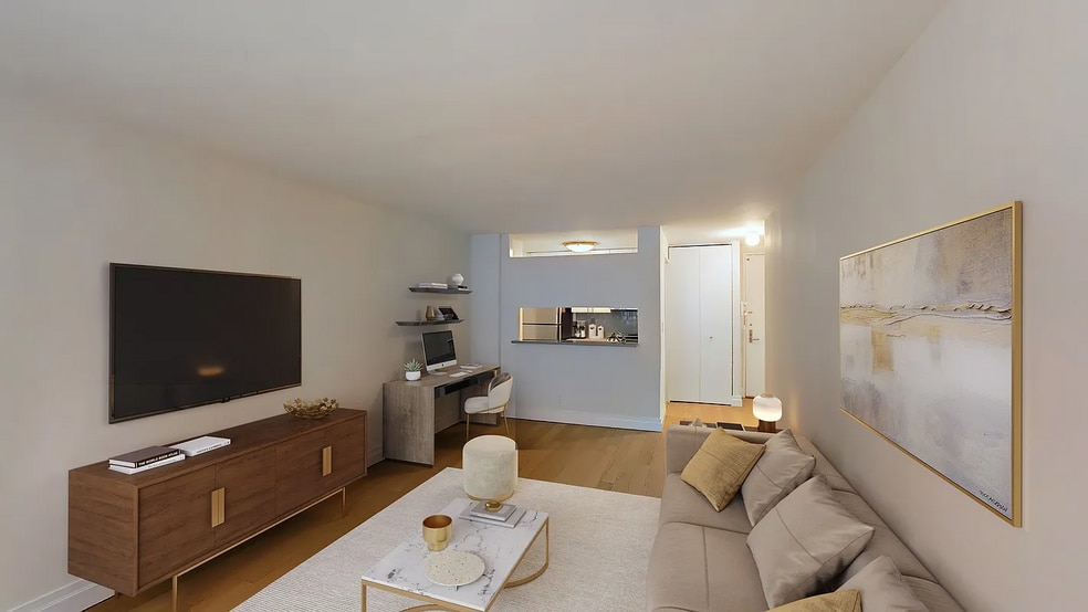 Building Photo - 32 E 38th St