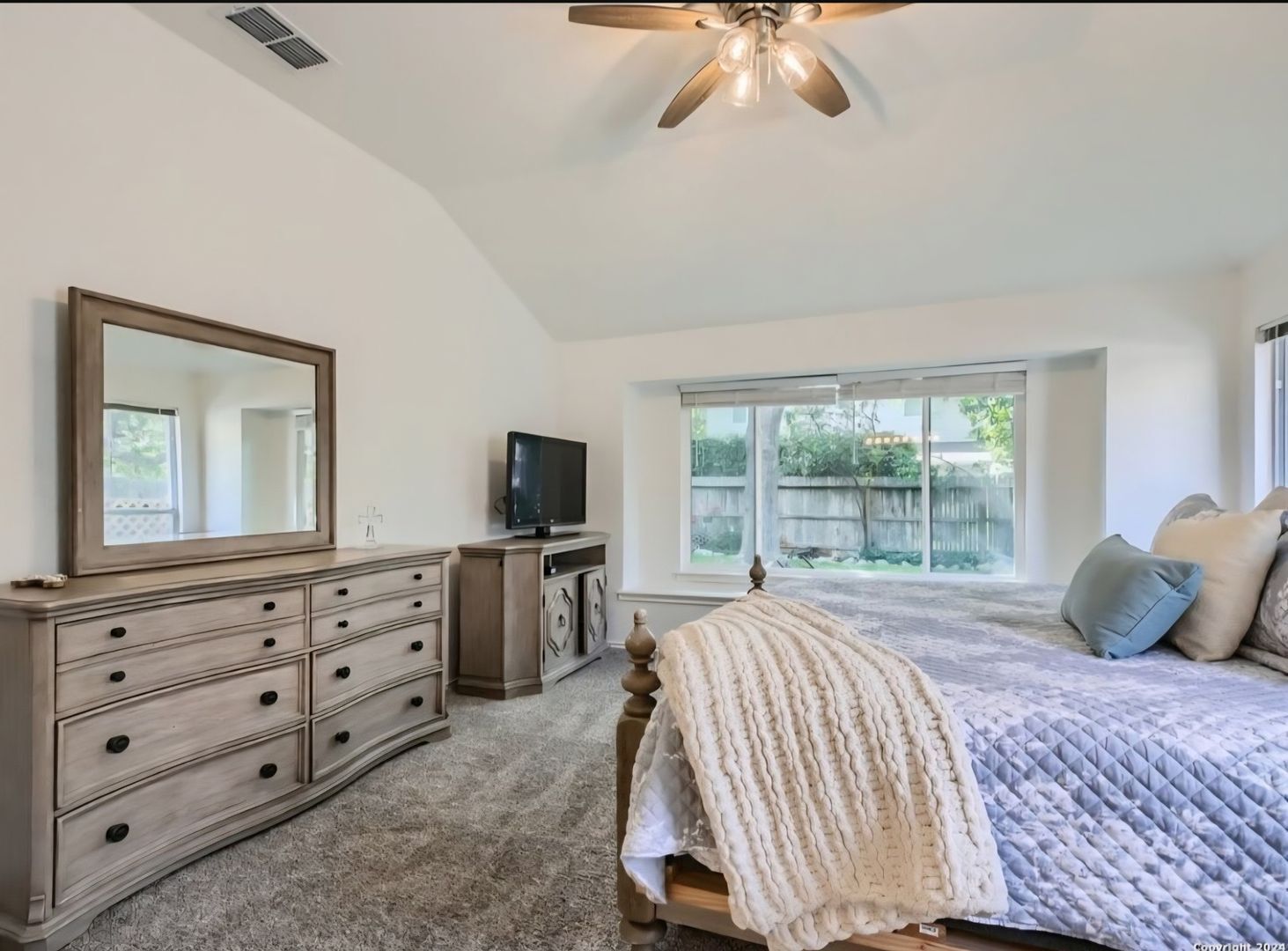 Building Photo - 2723 Montebello