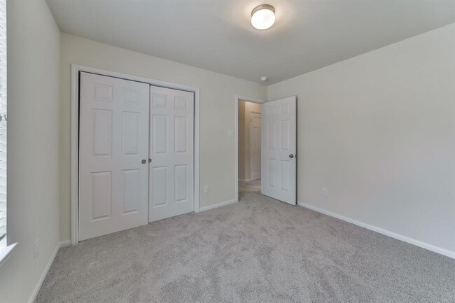 Building Photo - 2310 Garden Square Path