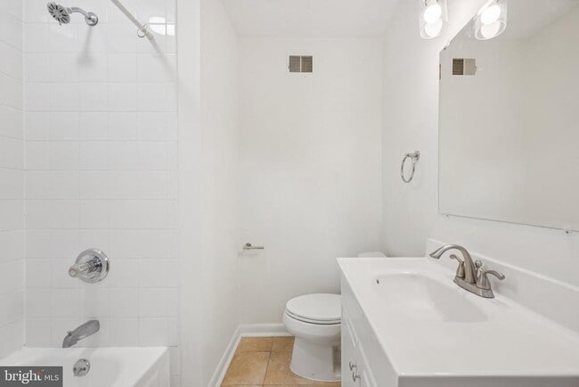 Building Photo - 12260 Greenleaf Ave