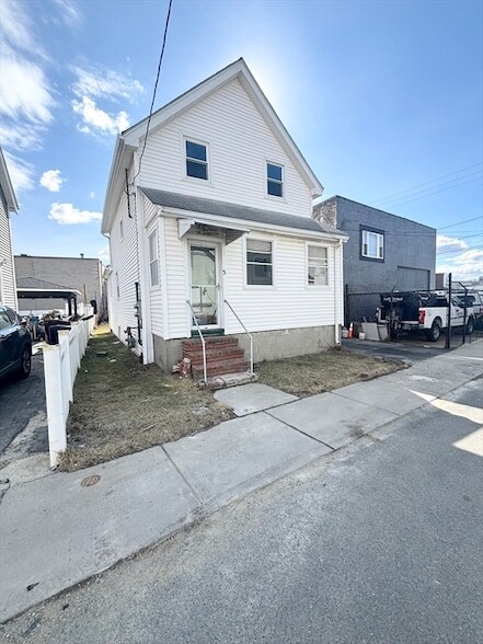 Building Photo - 3 Hadley Ct