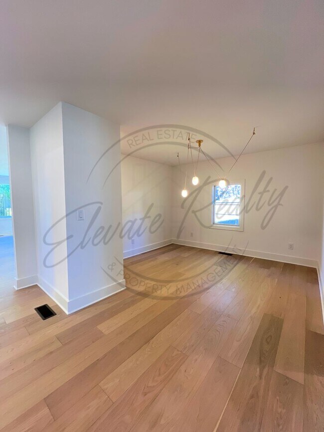 Building Photo - Modern Elegance in the Heart of Nashville ...