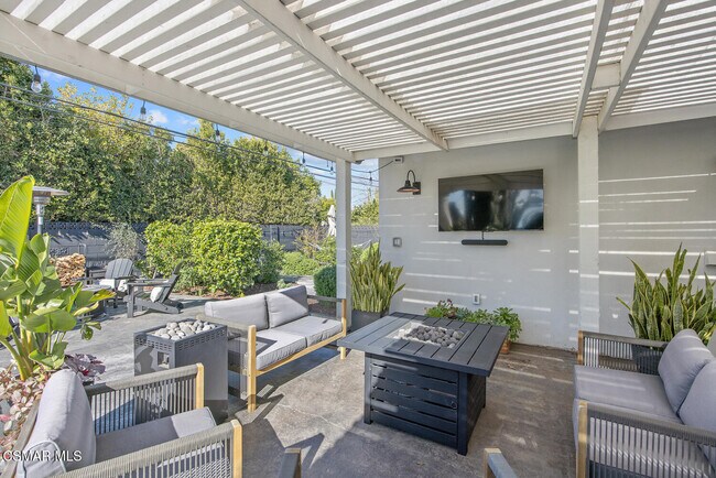 Building Photo - 1449 Norwich Ave