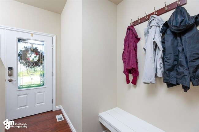 Building Photo - Gorgeous 4 Bedroom Home in West Park!