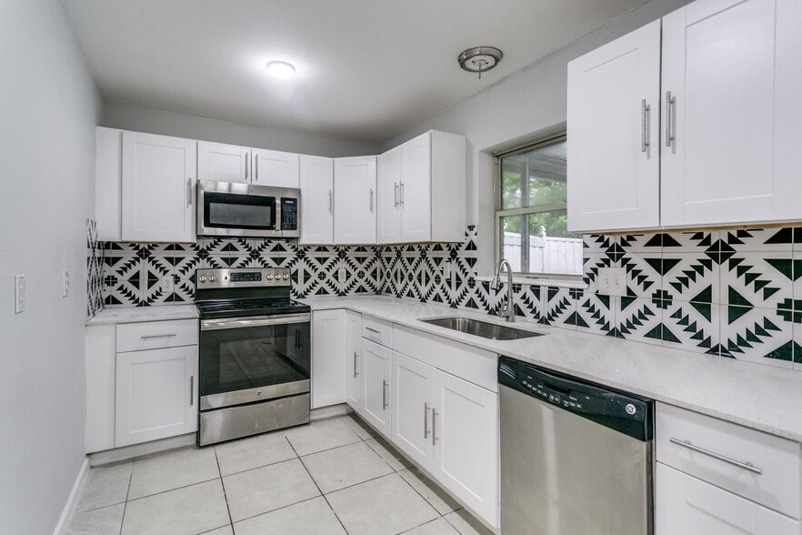 Building Photo - 5101 Longhorn Trail