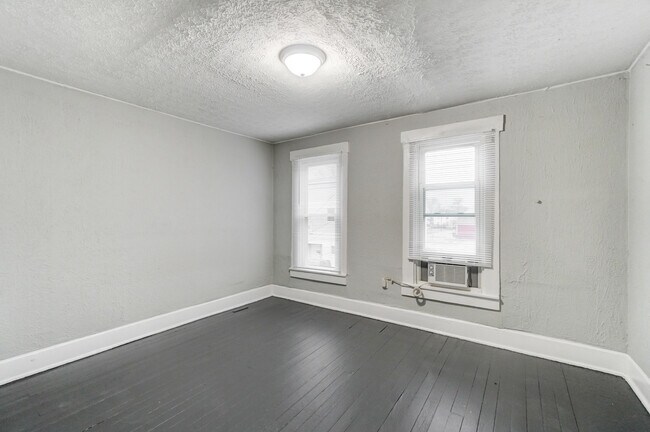 Building Photo - 64 E Innis Ave