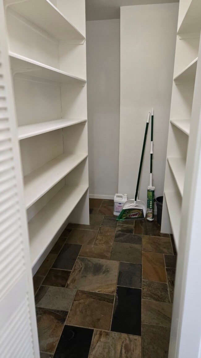 Building Photo - 2012 E Lacey Oak Cir