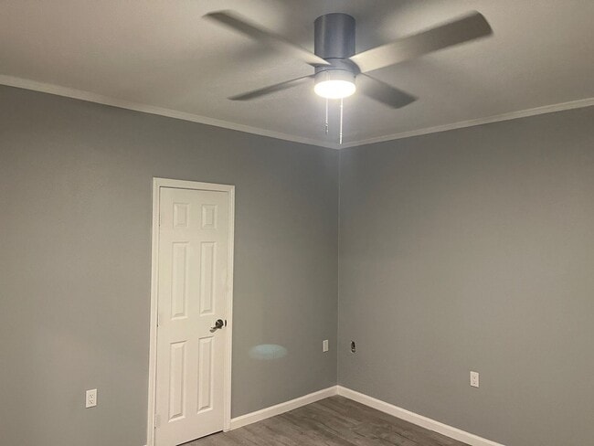 Building Photo - 3 bedrooms 2 baths - Only $1500 Per Month