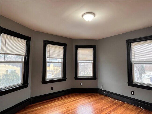 Building Photo - 28 Roger Williams Ave