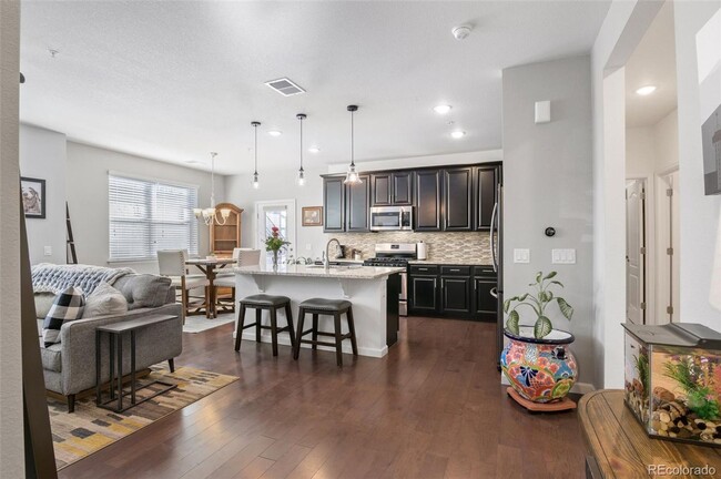 Building Photo - RENT Special: $1,000 off of the rent::::: ...