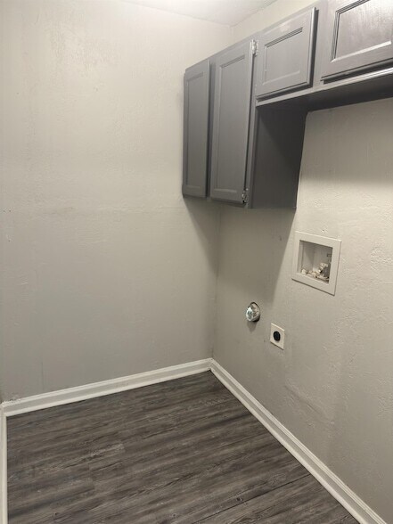 Building Photo - 4742 Violet Ave