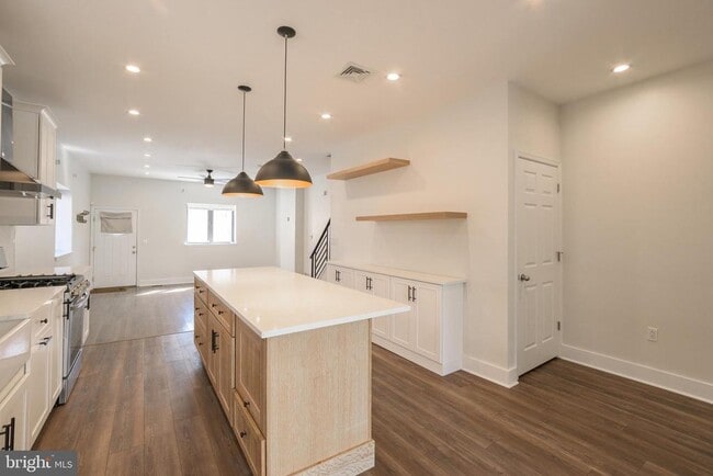 Building Photo - 1214 S 21st St