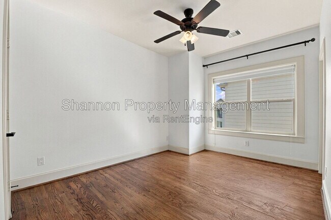 Building Photo - 1108 Peveto St