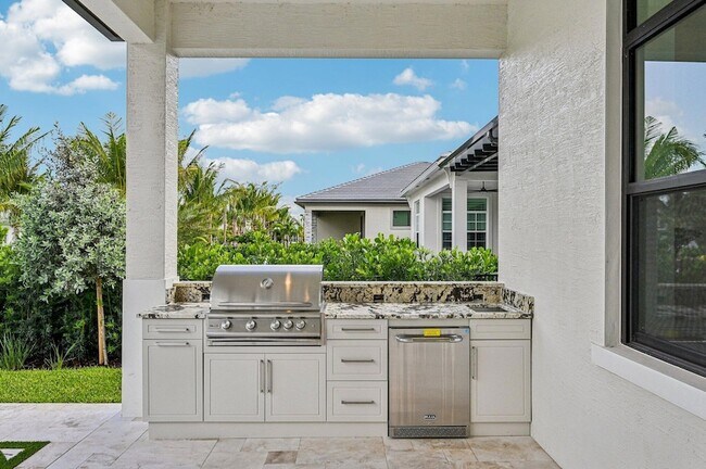 Building Photo - 13621 Le Christine Dr