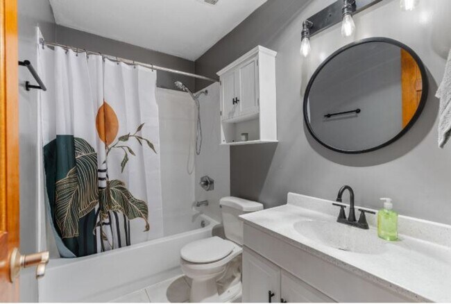Building Photo - Stunning 2/1 with Water Views at Bivens La...