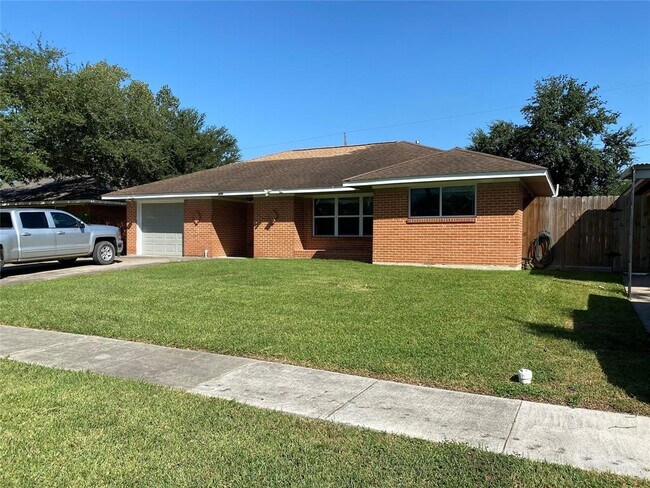 Building Photo - 679 Marleen St